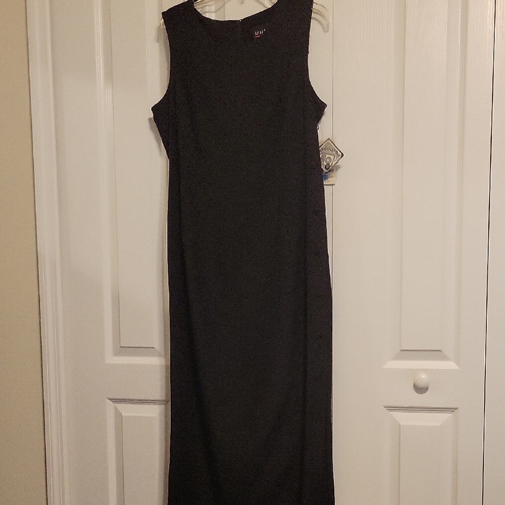 Chic Black Maxi Dress with Flowing Silhouette